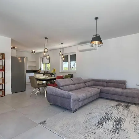Flavia Comfortable Villa *
